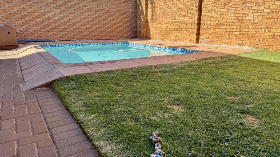 3 Bedroom Property for Sale in Hillcrest Northern Cape